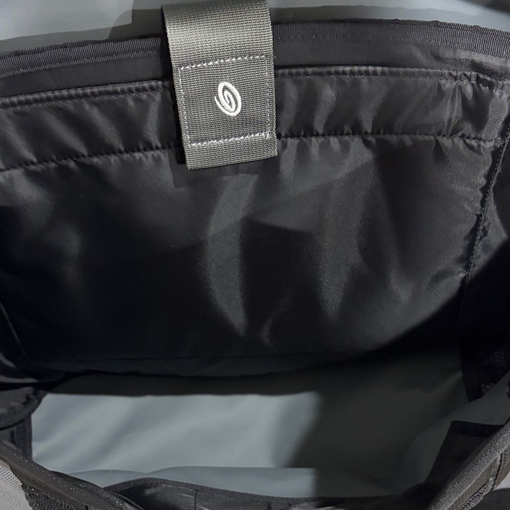 Timbuk2 Charcoal and Ivory Messenger Bag NWOT - Picture 4 of 5